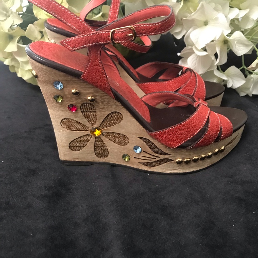 Hype summer leather platforms in size 6M